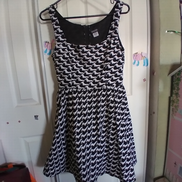 Motcloth Retrolicious Retrilicios Dress SZ M dachshunds Dogs Print Black Used - Picture 5 of 14